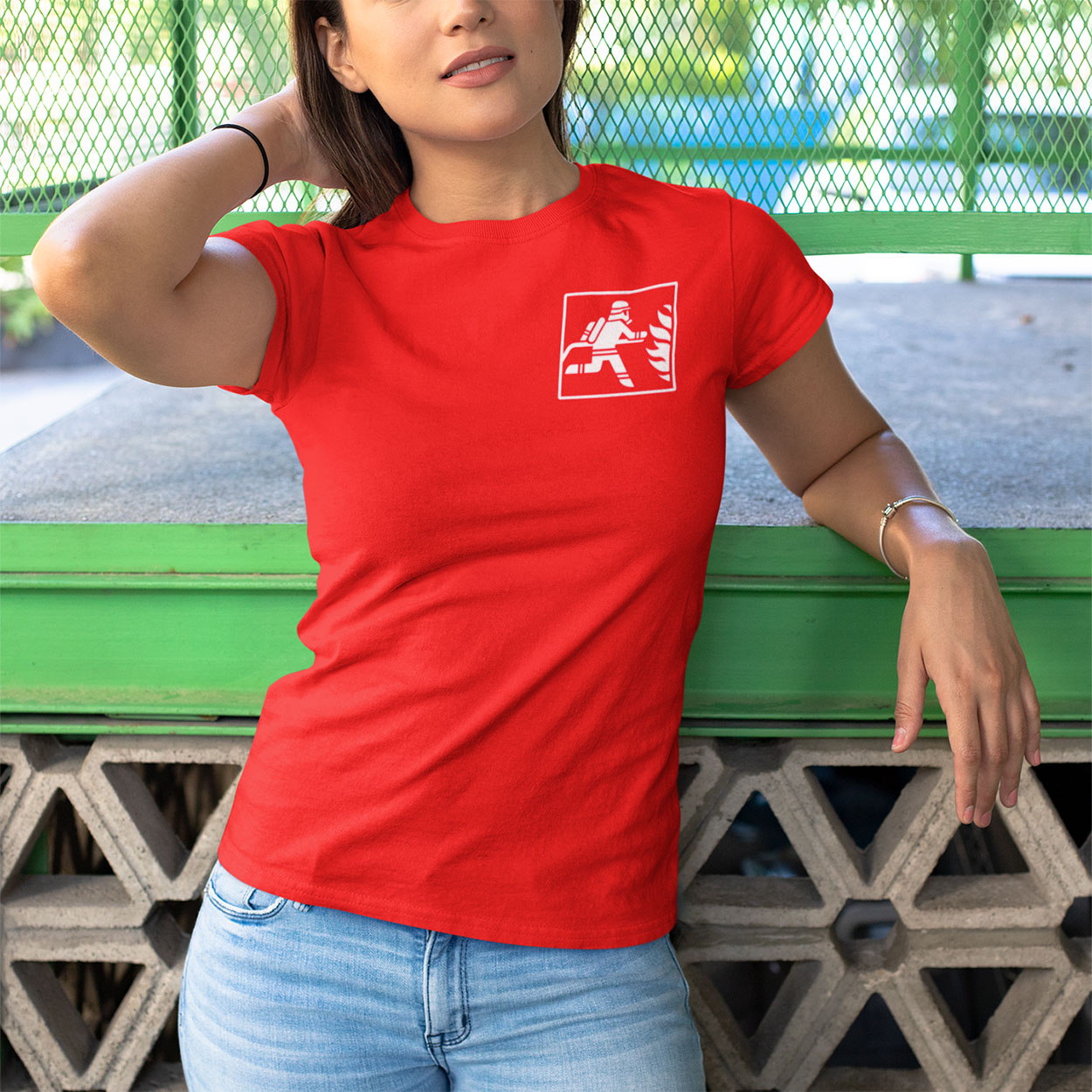 Feuerlöscherin - Inhalt 100% Feuerwehrfrau T-Shirt
