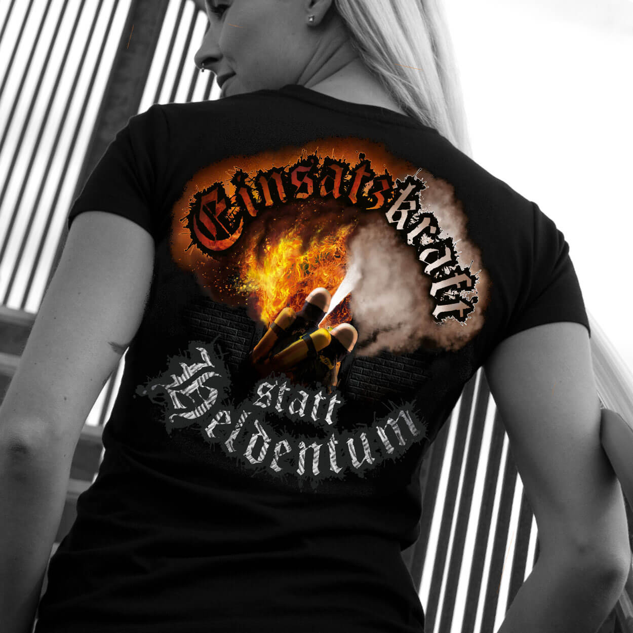 Einsatzkraft® statt Heldentum Design - Feuerwehrfrauen T-Shirt
