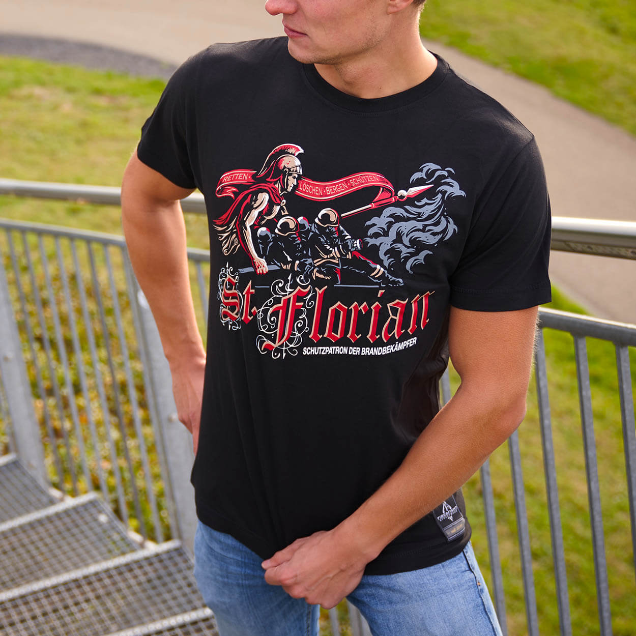 Heiliger Florian Design - Männer T-Shirt schwarz