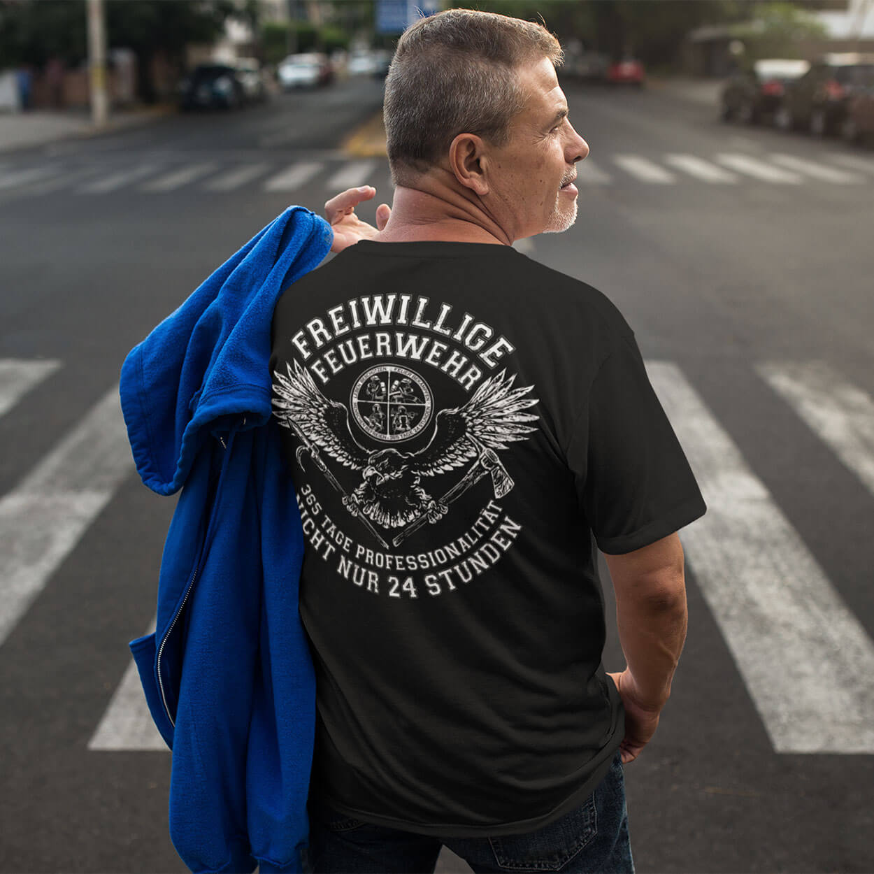 365 Tage Professionalität - Feuerwehr Herren T-Shirt